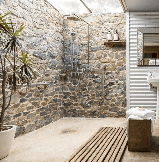 douche italienne avec pierres aux murs